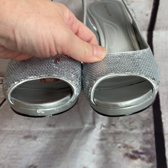 Tahari sequin silver heels in 7.5 - Picture 8 of 15